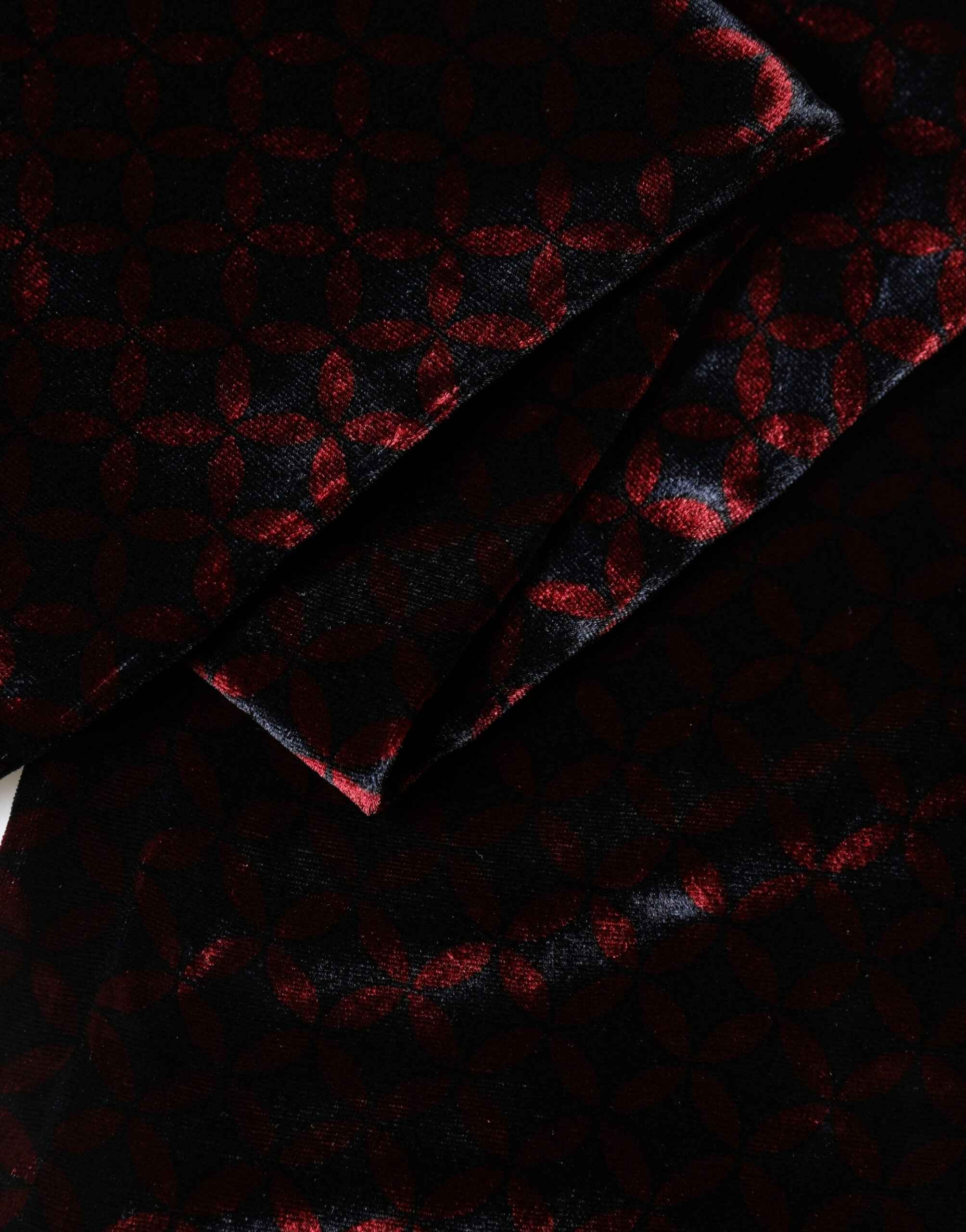 Dolce & Gabbana Black Red Rayon Geometric Pattern Fringe 140cm X 16cm Scarf