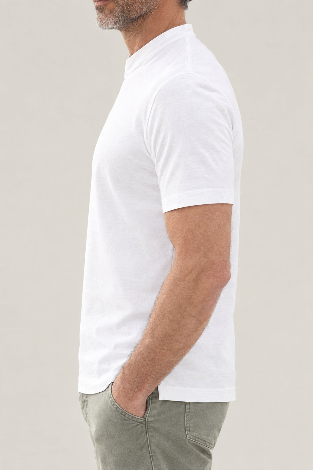 BRUNELLO CUCINELLI MEN'S OPTICAL WHITE SHORT SLEEVE V NECK SHIRT