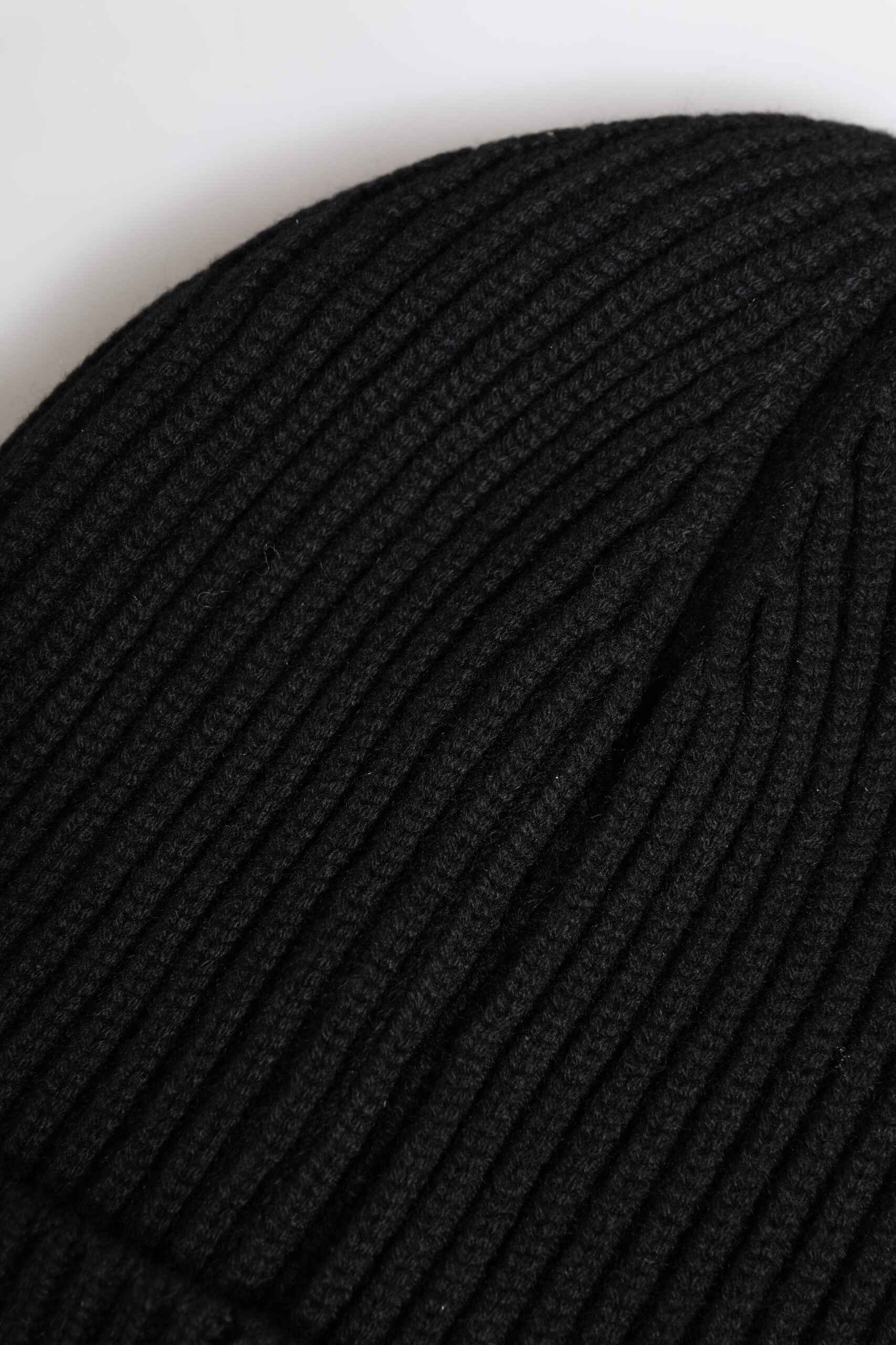 Dolce & Gabbana Black Cashmere Knitted Winter Beanie Hat