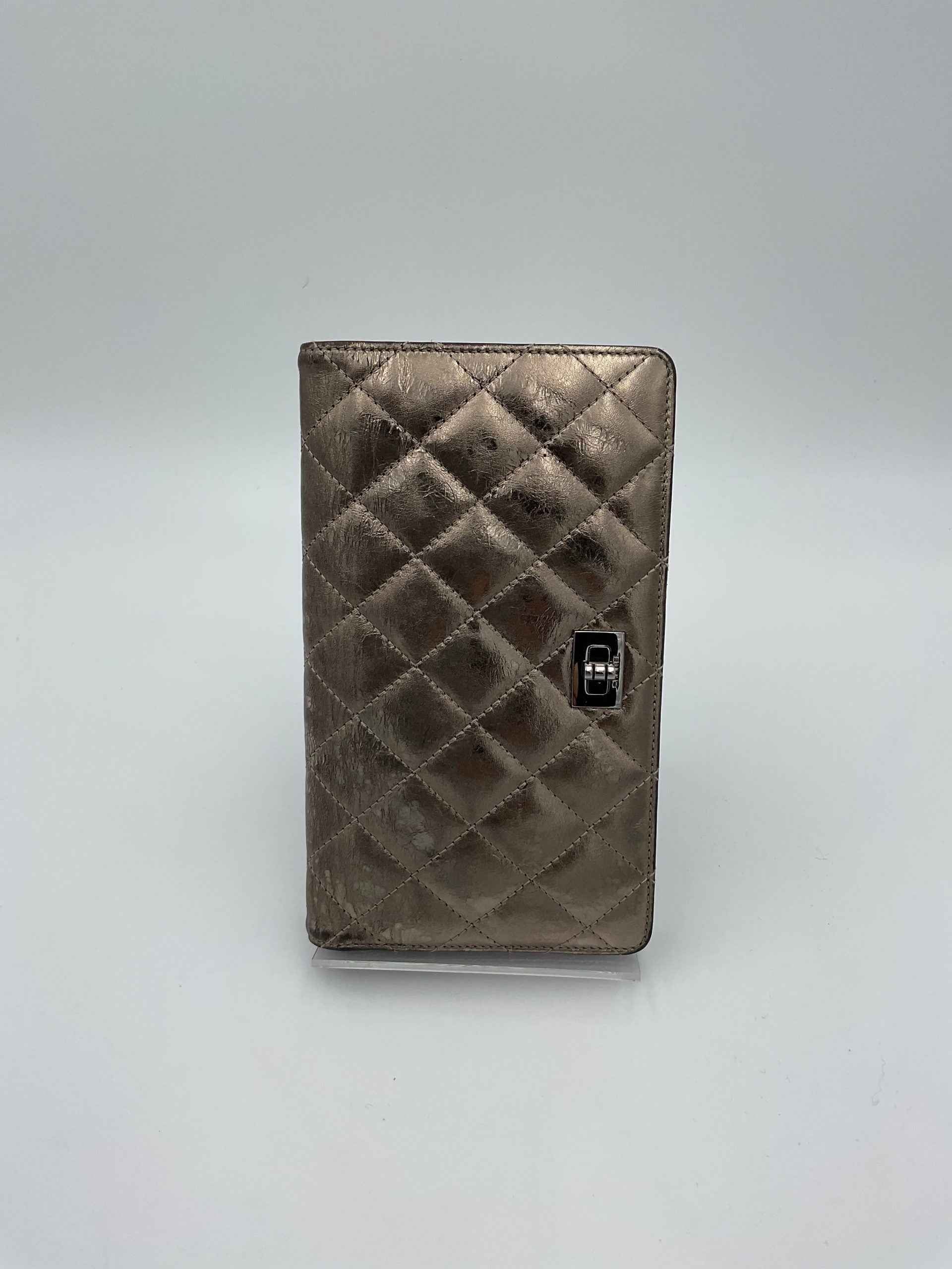 Chanel CHANEL Matèlassè Platinum Wallet