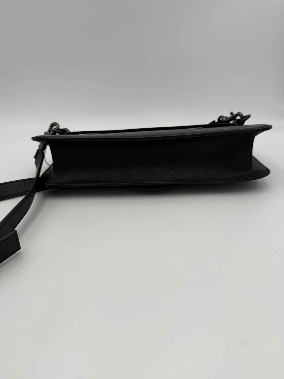 Valentino Garavani VALENTINO GARAVANI VLOGO Black Handbag