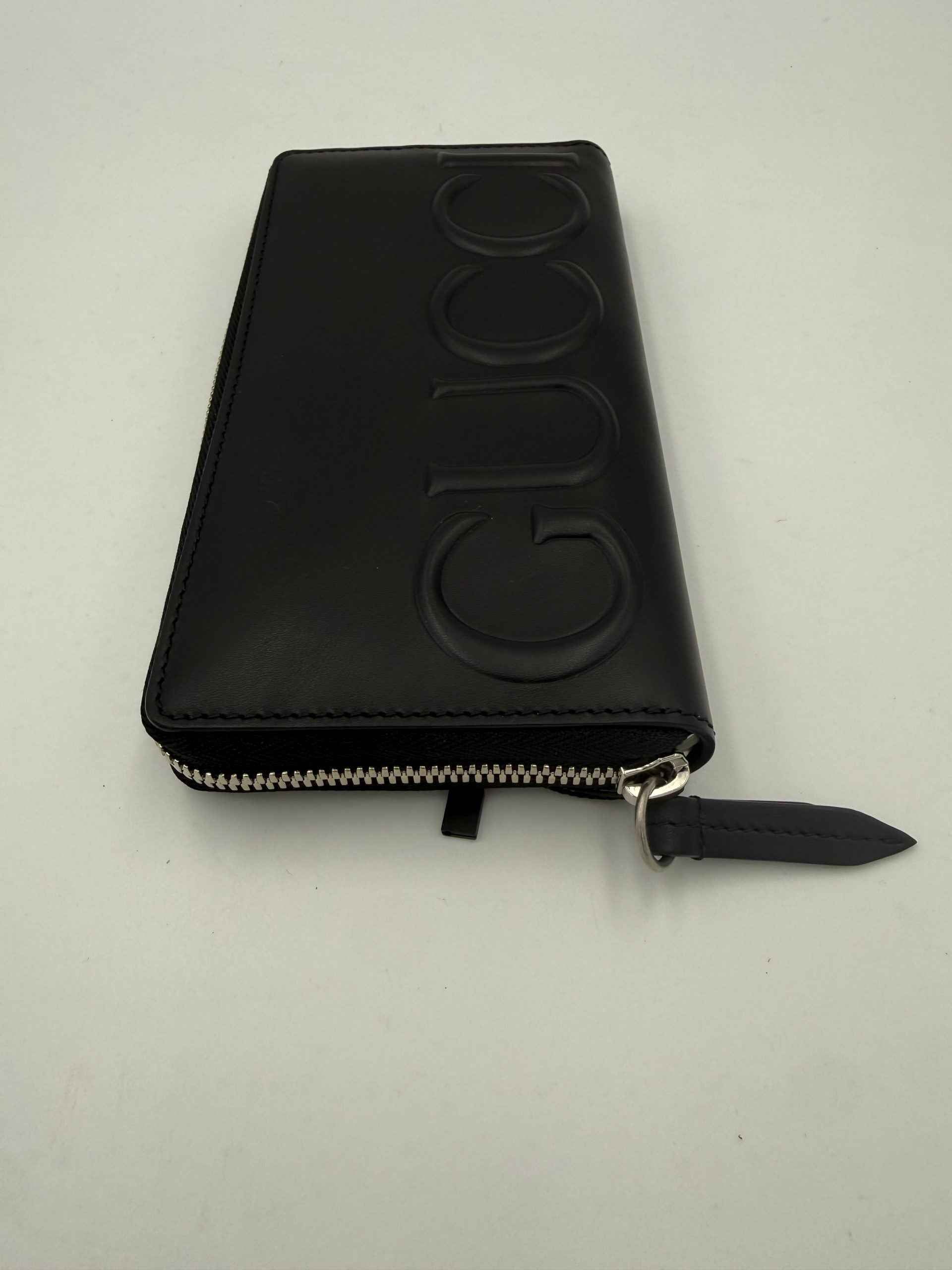 Gucci GUCCI Zip Black Front Logo Embossed Wallet