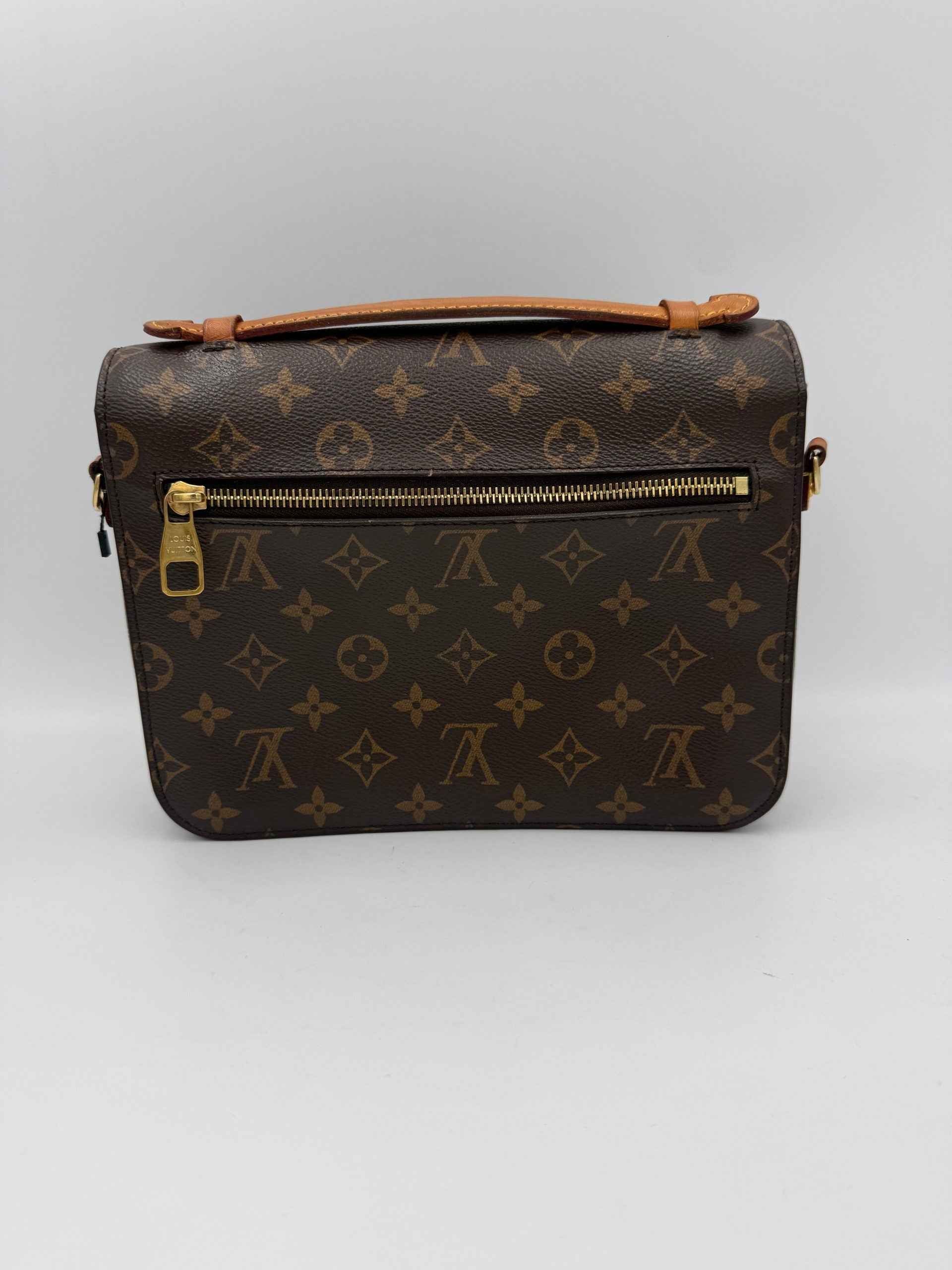 Louis Vuitton LOUIS VUITTON METIS Monogram Handbag