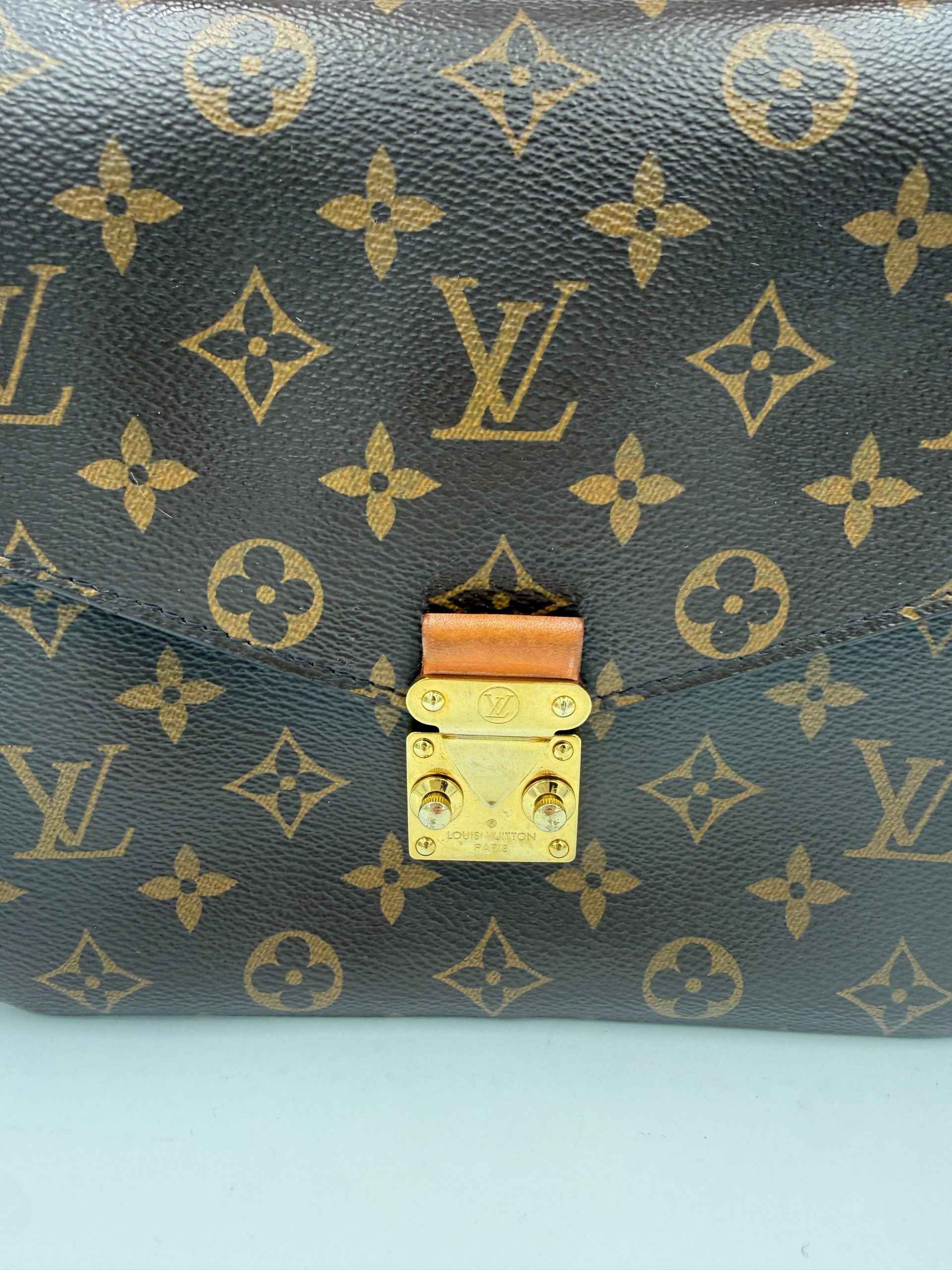 Louis Vuitton LOUIS VUITTON METIS Monogram Handbag