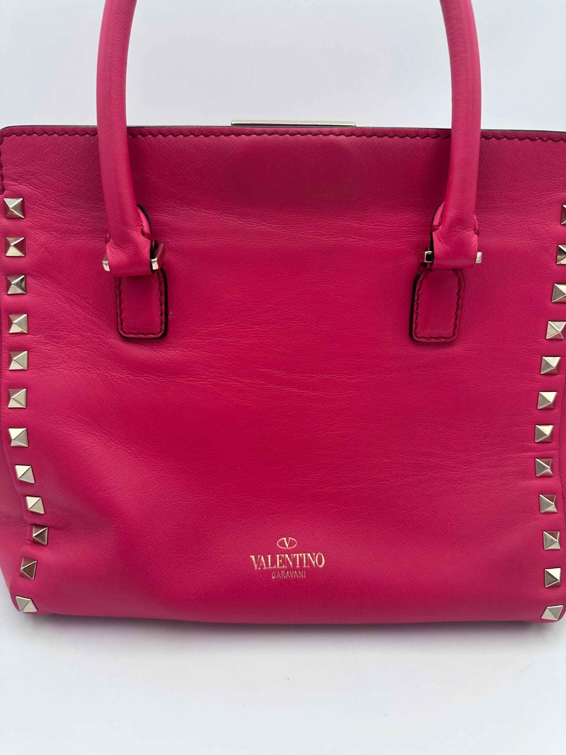 Valentino Garavani VALENTINO GARAVANI Rockstud Medium Pink Handbag
