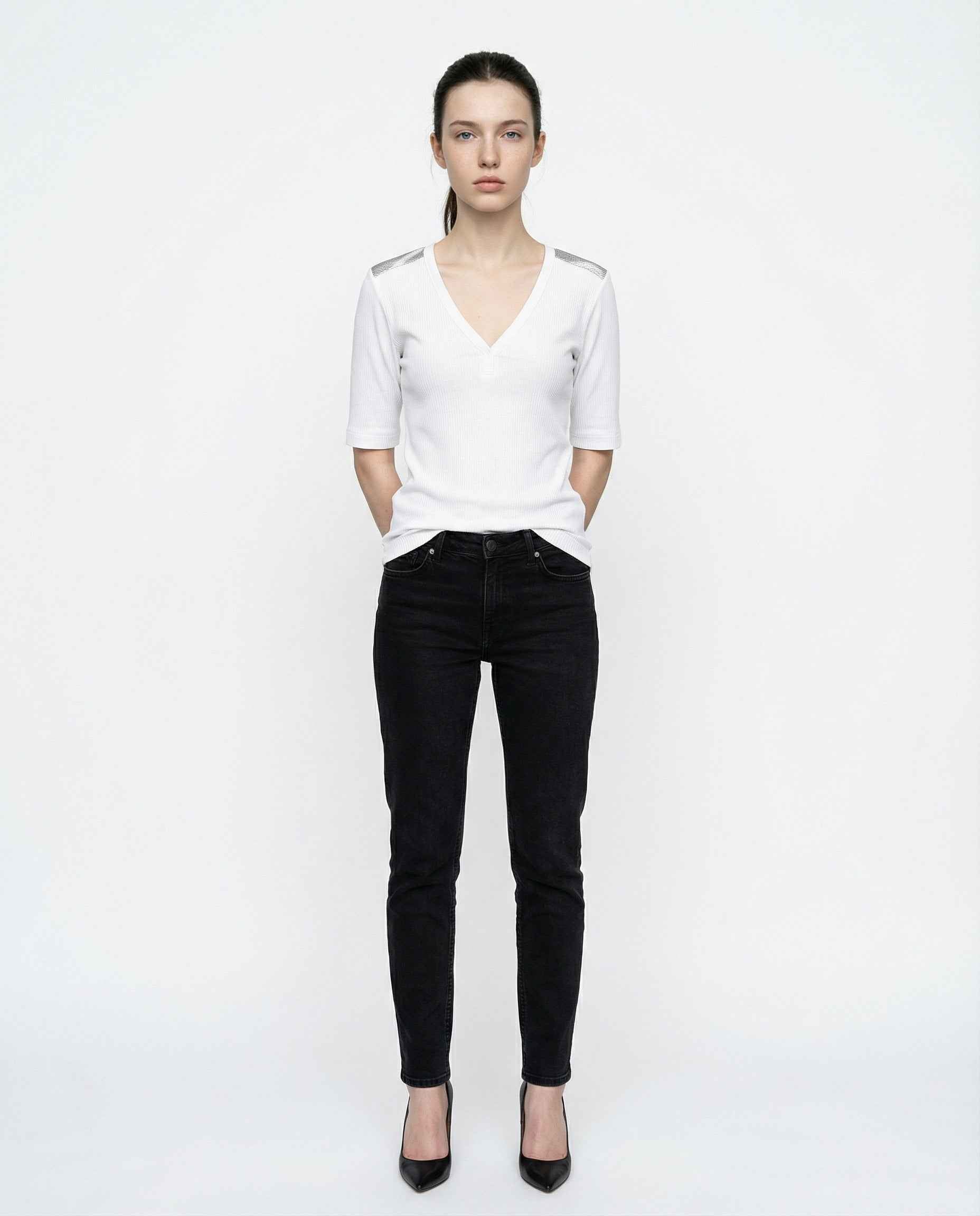 BRUNELLO CUCINELLI WOMEN'S WHITE RIBBED V-NECK SHIRT