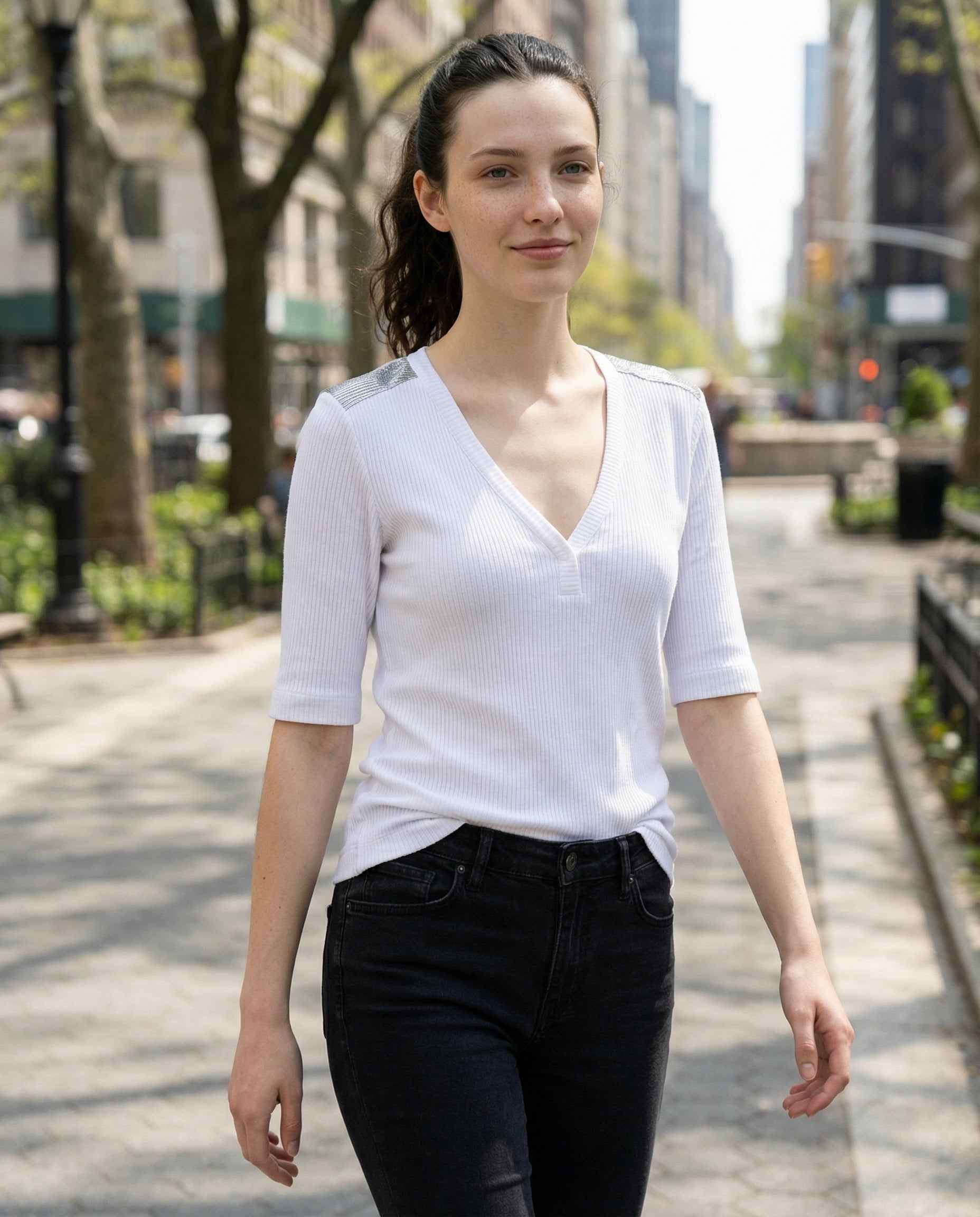 BRUNELLO CUCINELLI WOMEN'S WHITE RIBBED V-NECK SHIRT