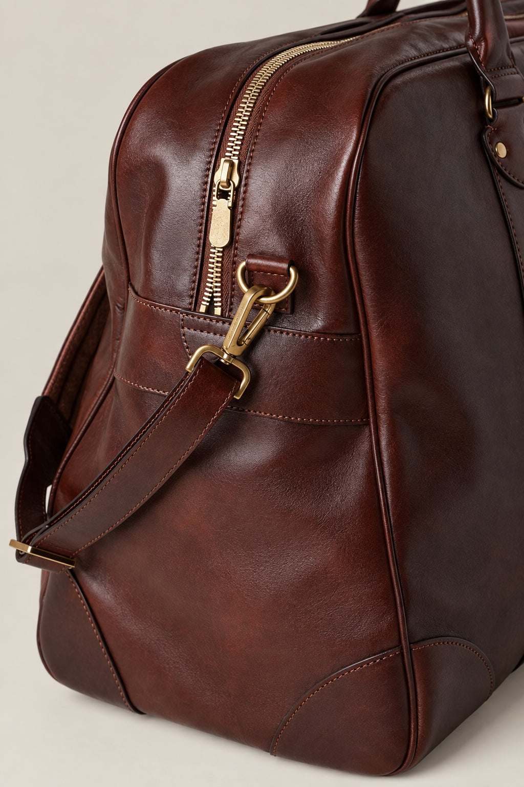 BRUNELLO CUCINELLI MEN'S BURGUNDY LEATHER TRAVEL BAG