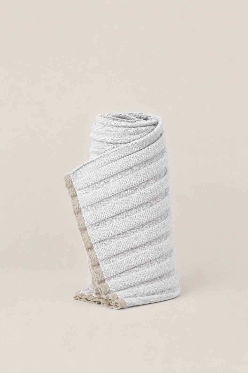 BRUNELLO CUCINELLI MEN'S WHITE RIBBED WOOL SCARF